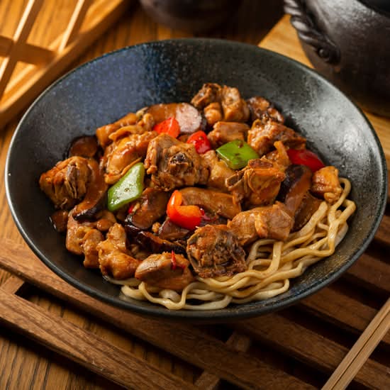 有骨黄焖鸡手工拉面 Yang's Chicken With Bones Hand-Pulled Noodles